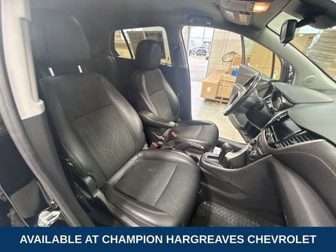 Used 2020 Chevrolet Trax LT w/ LT Convenience Package FWD image 36