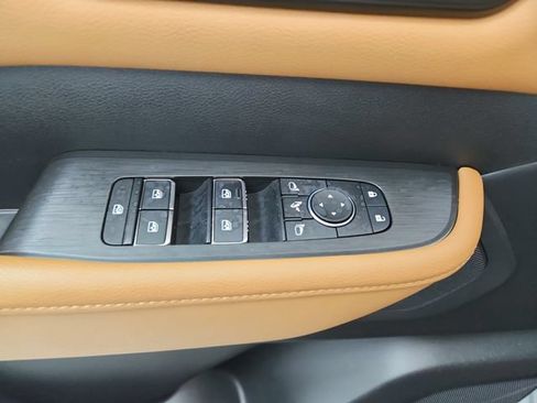 Used 2025 Nissan Armada SL w/ Captain's Chari Seat Package RWD image 31