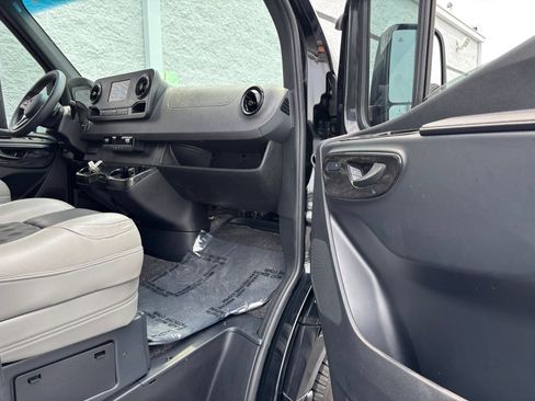 Used 2023 Mercedes-Benz Sprinter 2500 image 23