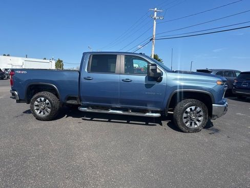 Used 2024 Chevrolet Silverado 3500 LT image 9