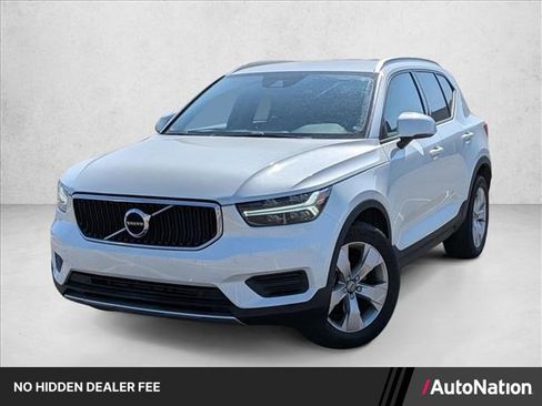 Used 2022 Volvo XC40 T4 Momentum FWD image 1