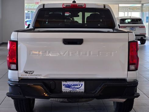 Used 2025 Chevrolet Colorado W/T AWD/4WD image 12
