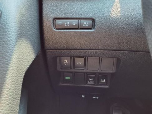 Used 2015 Nissan Rogue SV AWD/4WD image 17