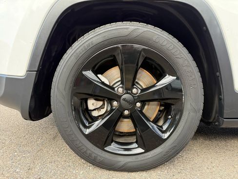 Used 2016 Jeep Cherokee Sport image 41