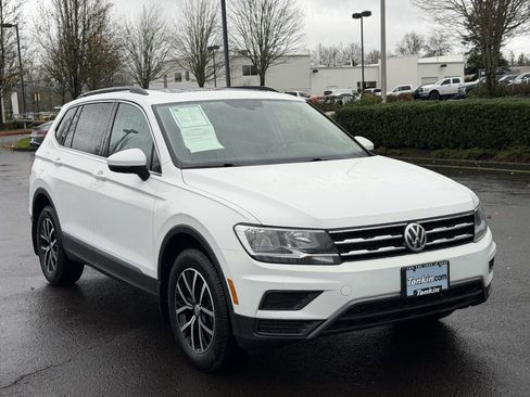 Used 2021 Volkswagen Tiguan SE w/ Panoramic Sunroof Package image 2
