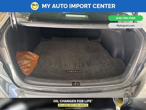 Used 2021 Toyota Corolla LE w/ Carpet Mat Package (TMS) image 27