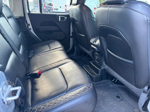 Used 2023 Jeep Wrangler Unlimited Sahara AWD/4WD image 17