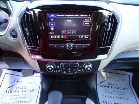 Used 2023 Chevrolet Traverse AWD LS w/ Safety Package image 18