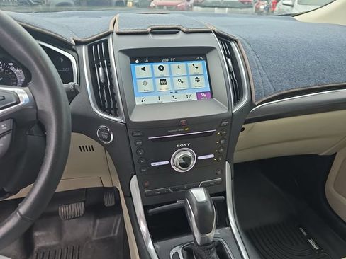 Used 2018 Ford Edge Titanium w/ Ford Safe & Smart Package FWD image 16