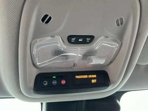 Used 2023 Chevrolet TrailBlazer LT FWD image 24