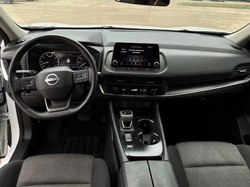 Used 2025 Nissan Rogue SV FWD image 12