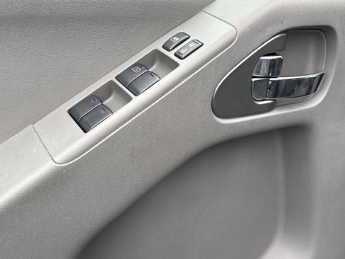 Used 2019 Nissan Frontier Desert Runner image 15