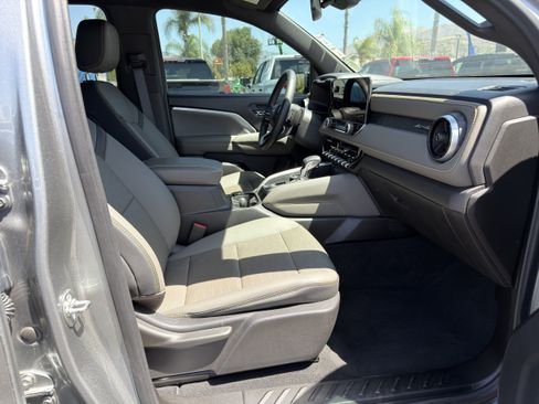 Used 2024 Chevrolet Colorado ZR2 w/ ZR2 Convenience Package III AWD/4WD image 10