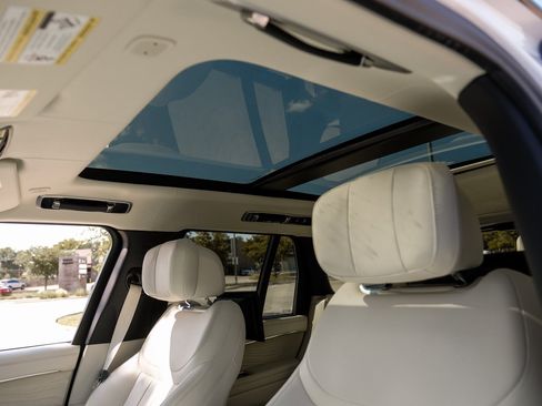 Used 2024 Land Rover Range Rover Autobiography image 5