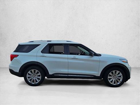 Certified 2022 Ford Explorer Limited w/ Limited Technology Package image 4