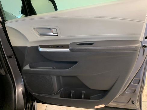 Used 2021 Toyota Sienna XLE image 53