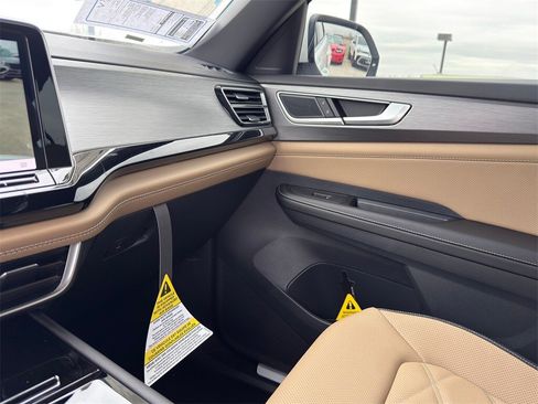 New 2026 Volkswagen Atlas Cross Sport SE image 23