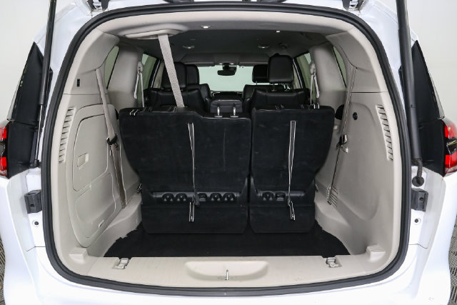 Used 2024 Chrysler Pacifica Limited FWD image 11