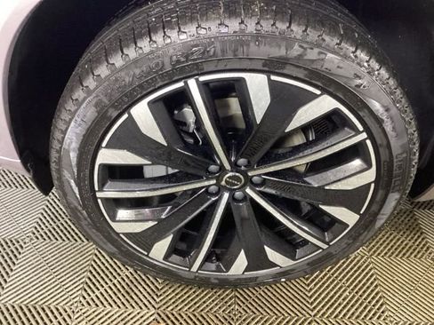New 2026 Volvo XC90 B5 Plus w/ Protection Package image 8