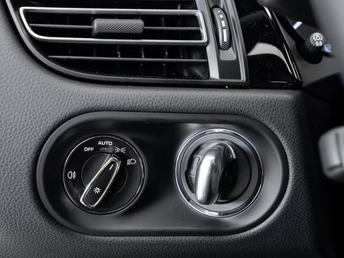 New 2025 Porsche Macan image 12