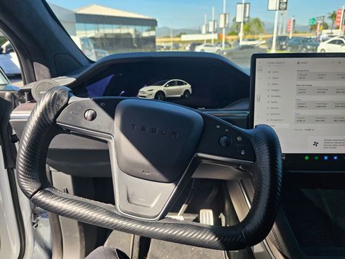 Used 2022 Tesla Model X SUV image 11