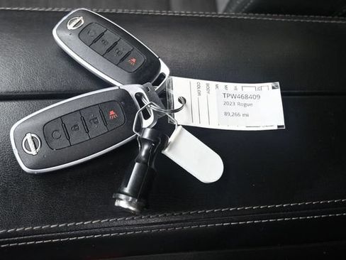 Used 2023 Nissan Rogue SV AWD/4WD image 9