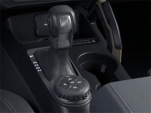 New 2025 Ford Bronco Badlands image 17