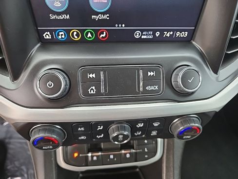 Used 2023 GMC Acadia SLT image 33