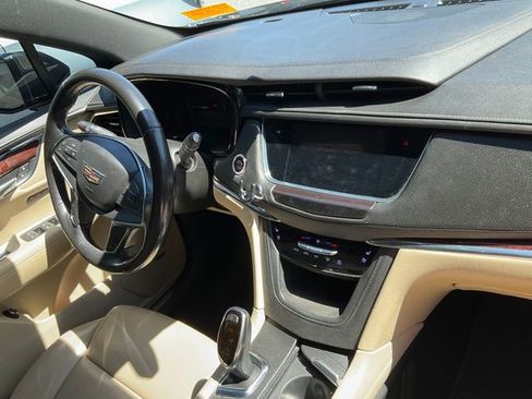 Used 2018 Cadillac XT5 Premium Luxury image 11