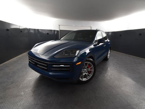 Certified 2024 Porsche Cayenne S AWD/4WD image 1