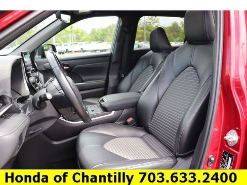Used 2022 Toyota Highlander XSE FWD image 22