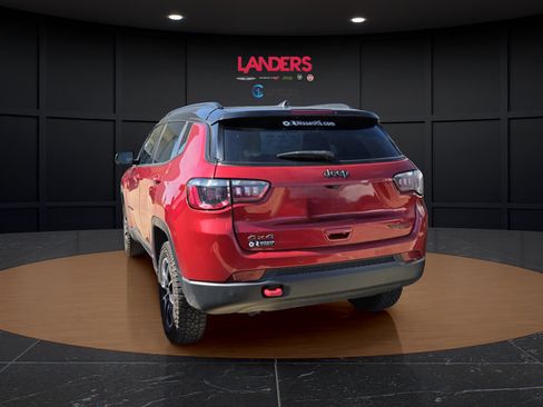 Used 2025 Jeep Compass Trailhawk AWD/4WD image 2