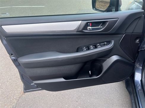 Used 2017 Subaru Outback 2.5i Premium image 17