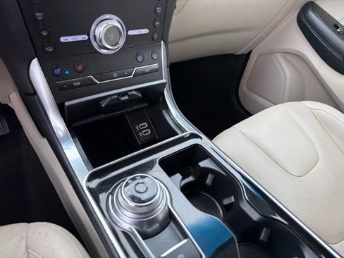 Used 2019 Ford Edge Titanium w/ Equipment Group 301A FWD image 18