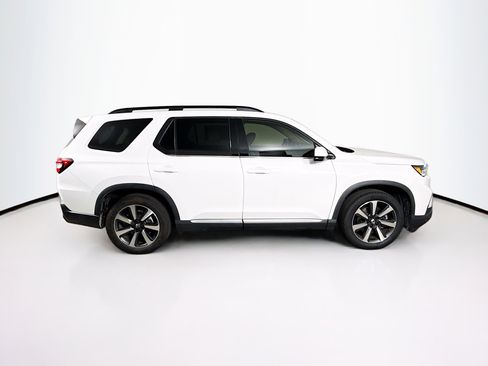 Certified 2023 Honda Pilot Touring image 2