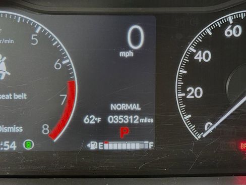 Used 2023 Honda Pilot Touring image 10