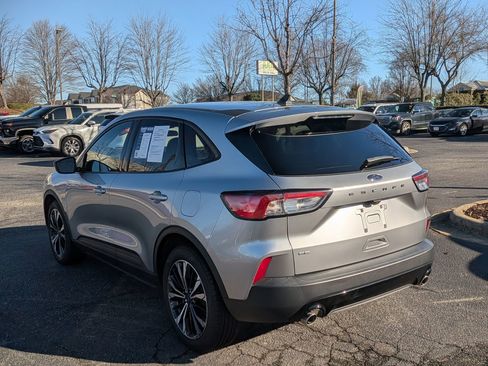 Used 2022 Ford Escape SE w/ SE Sport Appearance Package image 7