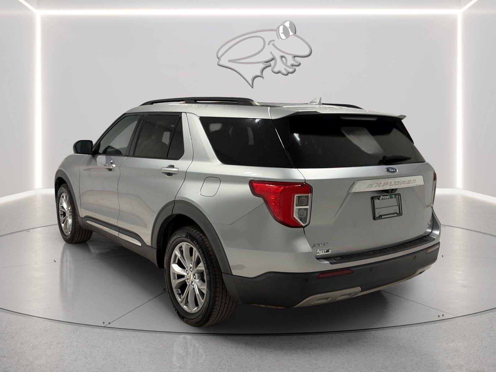 Certified 2020 Ford Explorer XLT w/ Equipment Group 202A AWD/4WD image 3