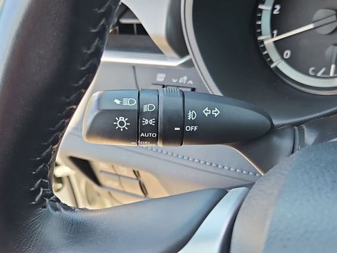 Used 2023 Toyota Highlander LE image 26