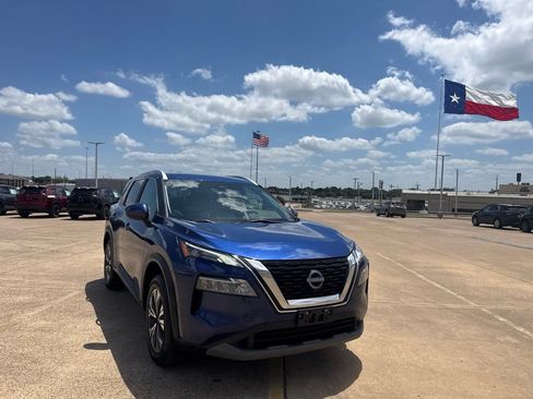 Certified 2023 Nissan Rogue SV w/ SV Premium B Package FWD image 3