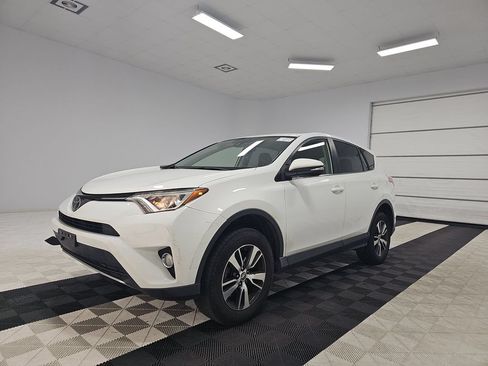Used 2018 Toyota RAV4 XLE w/ All Weather Liner Package FWD image 2