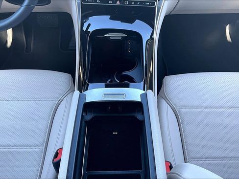 Certified 2025 Mercedes-Benz GLC 300 image 36