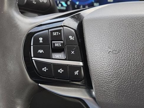 Used 2022 Ford Explorer Platinum w/ Equipment Group 601A AWD/4WD image 21