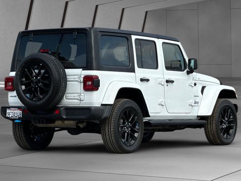 Used 2023 Jeep Wrangler Sahara image 4