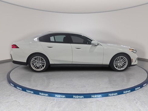Certified 2024 BMW 530i RWD image 5