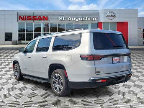 Used 2024 Jeep Wagoneer L Series II w/ Flexible Seating Group AWD/4WD image 4