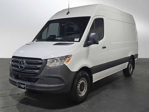 Used 2025 Mercedes-Benz Sprinter 2500 image 7
