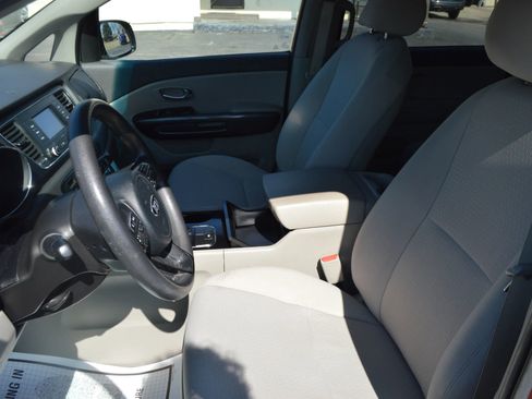 Used 2017 Kia Sedona LX FWD image 13