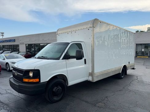 Used 2016 Chevrolet Express 4500 RWD image 1