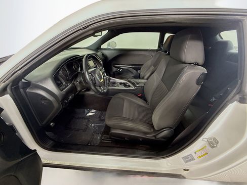 Used 2016 Dodge Challenger SXT image 22